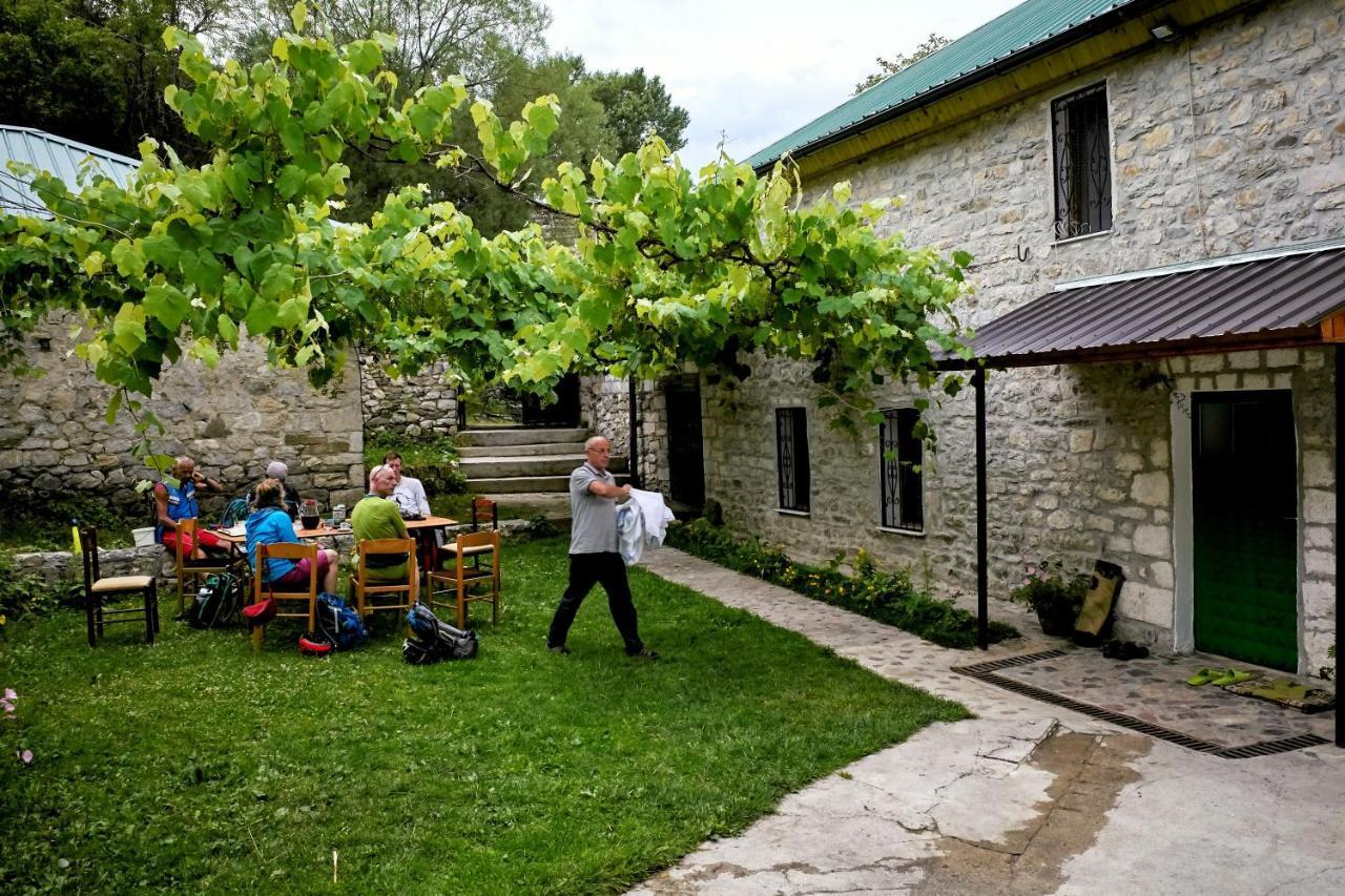 Fshat Guesthouse Shtini מראה חיצוני תמונה