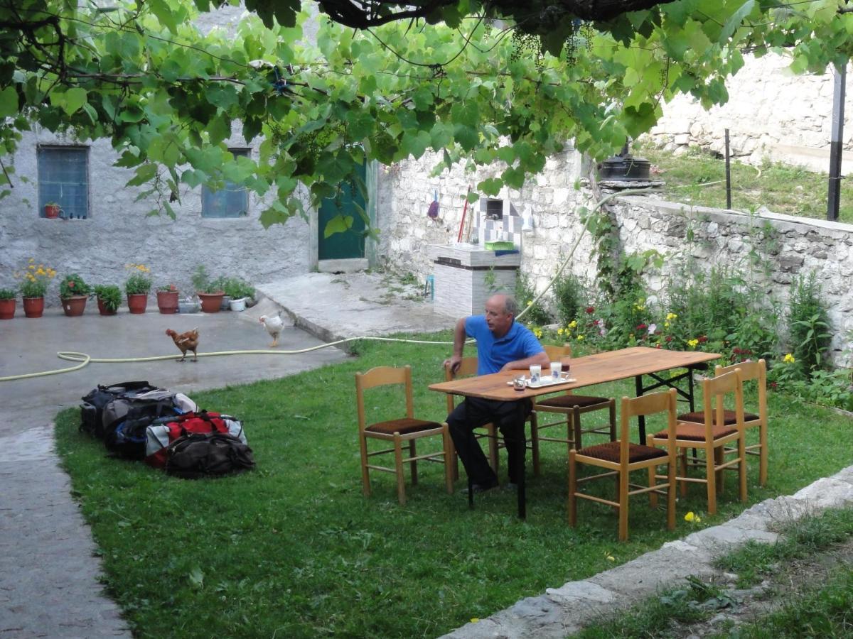 Fshat Guesthouse Shtini מראה חיצוני תמונה